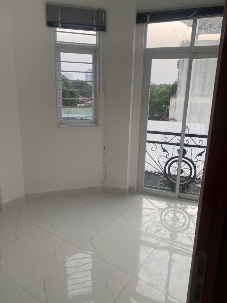 NHÀ 3 TẦNG 2 MẶT THOÁNG HẺM 5M XE HƠI ĐỖ CỬA. NỘI THẤT ĐẸP - CHO THUÊ 13TR HĐ CÒN 1 NĂM